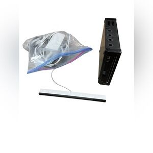 Nintendo Wii Model RVL 001 (USA) GameCube Compatible Console - Black w/ cords